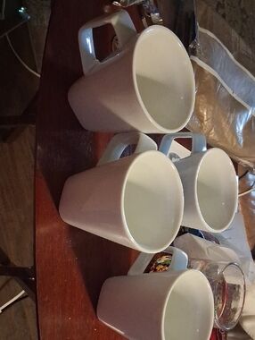 SET OF 4 Home Trends CANOPY White 12 oz Porcelain Mugs. Round w/Square Bottoms